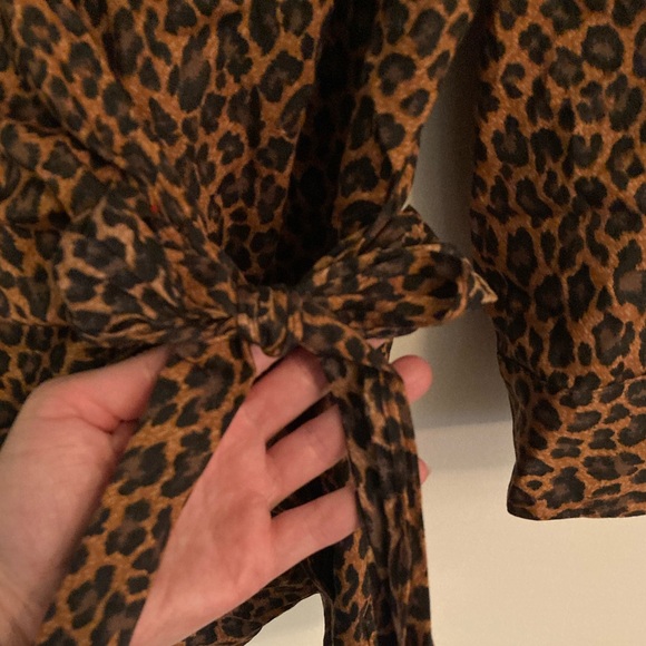 Express brand. Leopard print wrap top -Med - Picture 3 of 11